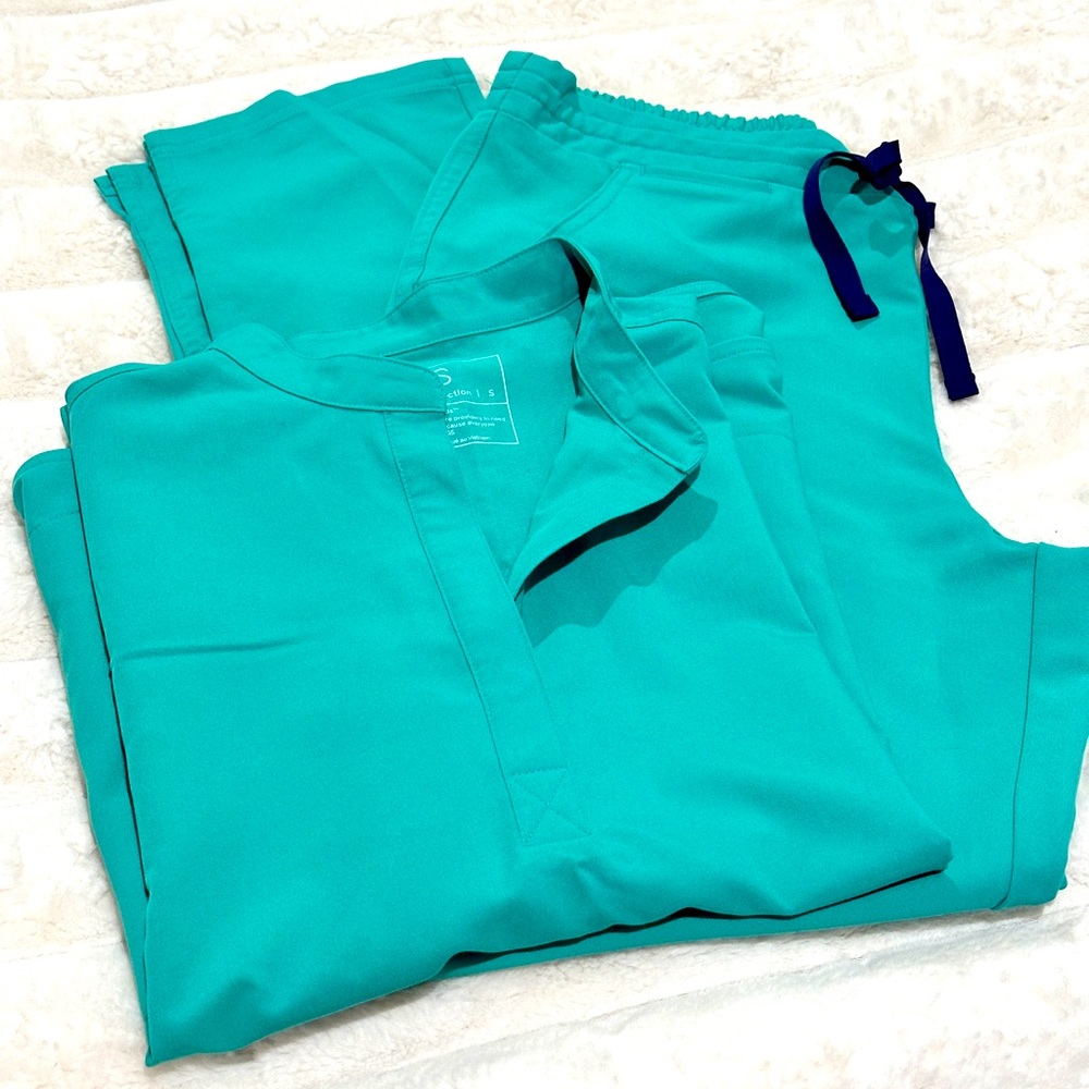 NWOT Figs Surgical Green Scrub Set